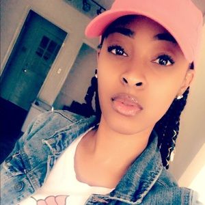 Meet your Posher, Hollye